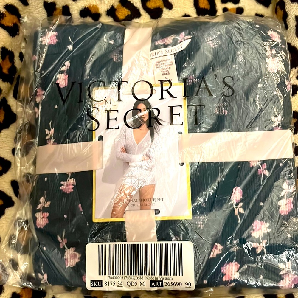 Victoria secret thermal short pajama set
